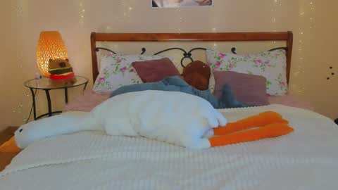 Miya online show from May 17, 2026, 1:36 am