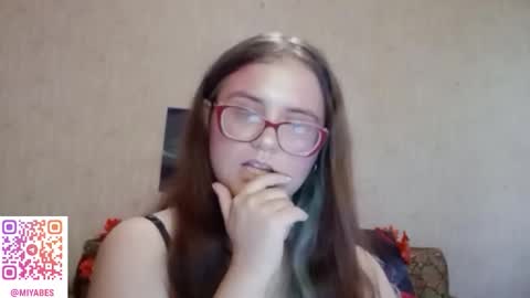 Snapshot of miyabe chatting on October 23, 2025, 9:19 am Milana online show from October 23, 2025, 9:19 am