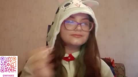 Snapshot of miyabe chatting on October 24, 2025, 9:17 am Milana online show from October 24, 2025, 9:17 am