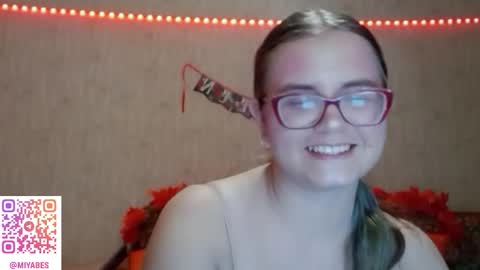 Snapshot of miyabe chatting on November 28, 2025, 5:15 pm Milana online show from November 28, 2025, 5:15 pm