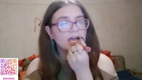 Snapshot of miyabe chatting on December 2, 2025, 4:07 am Milana online show from December 2, 2025, 4:07 am