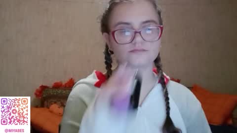 Snapshot of miyabe chatting on December 16, 2025, 3:22 am Milana online show from December 16, 2025, 3:22 am