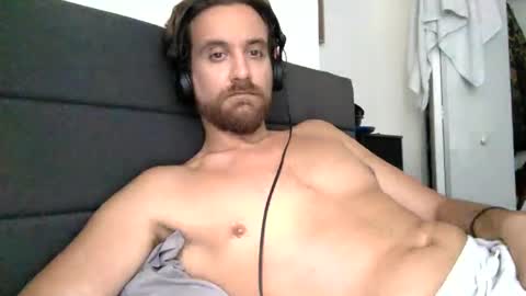 Snapshot of mkmarkets chatting on October 18, 2025, 7:25 pm Hrny Lat .. online show from October 18, 2025, 7:25 pm