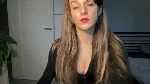 mmminnie online show from March 12, 2025, 4:02 pm