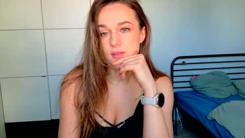 mmminnie online show from March 22, 2026, 10:51 am