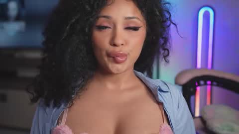 Snapshot of moan_4_you chatting on October 20, 2025, 8:15 am Ruxxx online show from October 20, 2025, 8:15 am