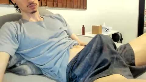 Snapshot of moderdelier chatting on May 6, 2026, 1:03 am DigBreed online show from May 6, 2026, 1:03 am