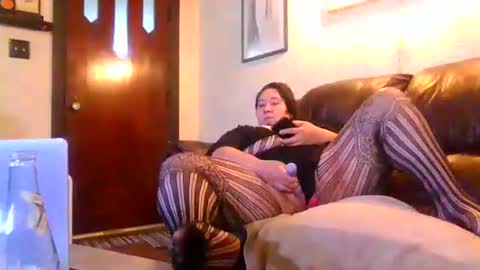 Snapshot of moeblick chatting on October 24, 2025, 7:43 pm moeblick online show from October 24, 2025, 7:43 pm