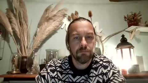 Snapshot of moi9876543210 chatting on November 14, 2025, 9:13 pm Julien online show from November 14, 2025, 9:13 pm