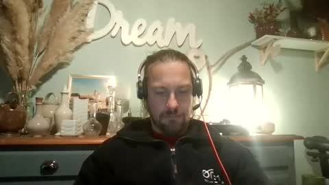 Snapshot of moi9876543210 chatting on January 12, 2026, 3:50 pm Julien online show from January 12, 2026, 3:50 pm