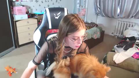 Molly Prvt is open online show from March 7, 2025, 11:18 am