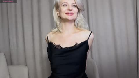 Snapshot of molly_beauti chatting on May 6, 2026, 5:07 pm Molly online show from May 6, 2026, 5:07 pm