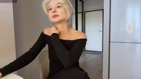 Snapshot of molly_beauti chatting on May 19, 2026, 7:37 am Molly online show from May 19, 2026, 7:37 am