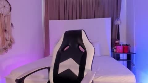      online show from November 18, 2025, 3:27 pm