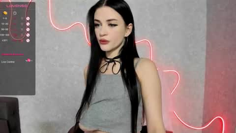 Snapshot of molly_crystall chatting on October 20, 2025, 4:02 am Molly - online show from October 20, 2025, 4:02 am