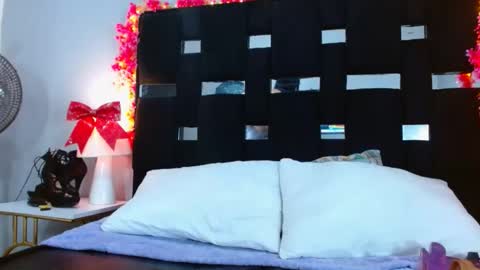 Snapshot of molly_drakons_hm chatting on December 22, 2024, 6:15 pm molly online show from December 22, 2024, 6:15 pm