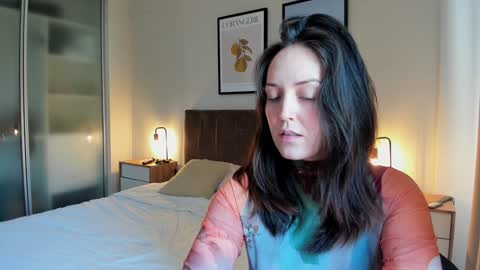   MOLLY   online show from January 31, 2025, 4:27 pm