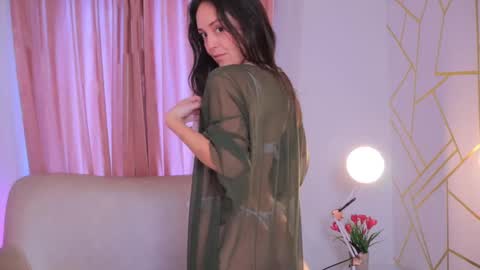   MOLLY   online show from September 9, 2025, 4:06 pm