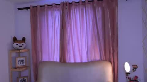   MOLLY   online show from September 18, 2025, 5:26 pm