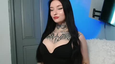 Lina online show from April 20, 2026, 9:23 am