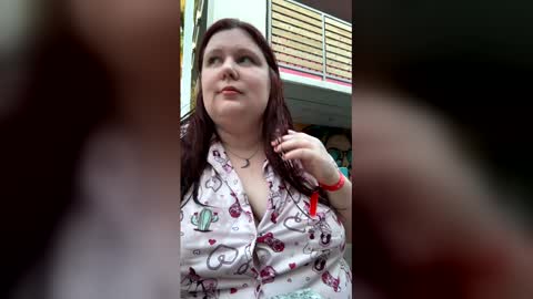 Snapshot of molly_moons chatting on April 21, 2026, 1:42 am molly_moons online show from April 21, 2026, 1:42 am