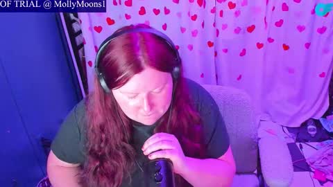 Snapshot of molly_moons chatting on May 17, 2026, 10:44 am molly_moons online show from May 17, 2026, 10:44 am