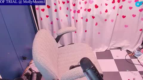 Snapshot of molly_moons chatting on May 20, 2026, 8:37 pm molly_moons online show from May 20, 2026, 8:37 pm