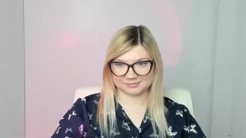 Molly online show from November 6, 2025, 1:23 pm