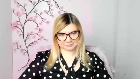 Molly online show from December 21, 2025, 12:45 pm