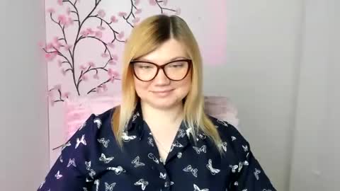 Molly online show from April 1, 2026, 1:41 pm