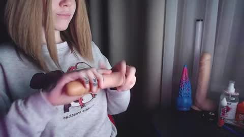 I have new photos come and see with love Molly online show from March 9, 2025, 1:25 am