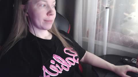 I have new photos come and see with love Molly online show from February 19, 2026, 7:48 am