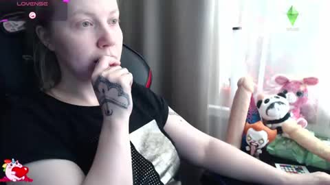 I have new photos come and see with love Molly online show from June 11, 2026, 8:01 am