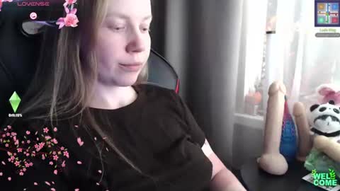I have new photos come and see with love Molly online show from June 15, 2026, 6:59 am