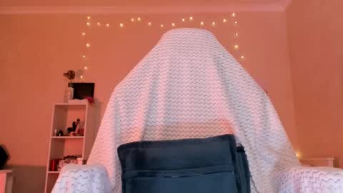 Molly online show from October 25, 2025, 3:58 am