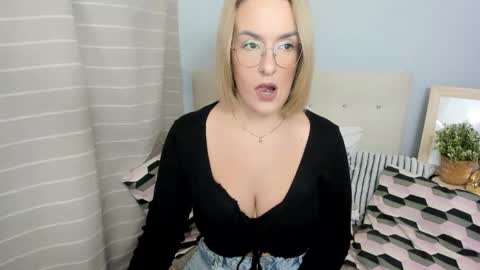 MollyCrazy online show from November 27, 2025, 3:25 pm