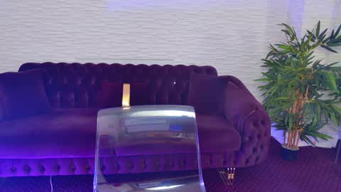 Julia online show from February 12, 2026, 9:10 pm