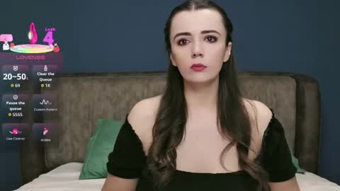 Molly online show from November 5, 2025, 8:53 pm