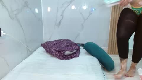  MOLLY  GUNSG online show from February 27, 2025, 7:58 pm