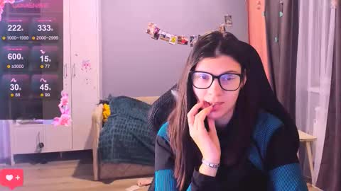  KIRA  online show from December 22, 2025, 2:19 am