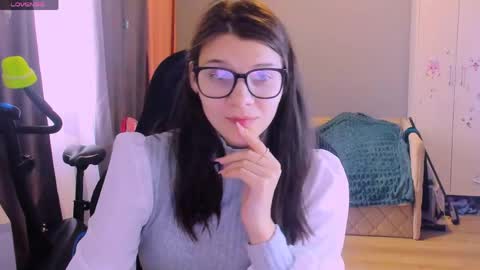  KIRA  online show from April 6, 2026, 2:53 am