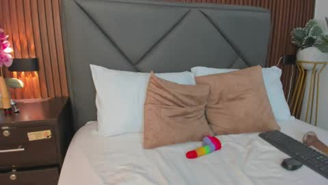 mollylove_ online show from May 22, 2026, 8:03 pm