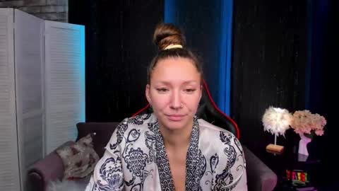 hi im Molly heregreat boobs big heart  warm pussy  online show from November 11, 2025, 1:27 am