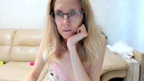 AngelMomm online show from February 1, 2025, 9:21 am