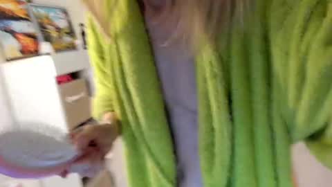 AngelMomm online show from February 28, 2025, 4:32 am