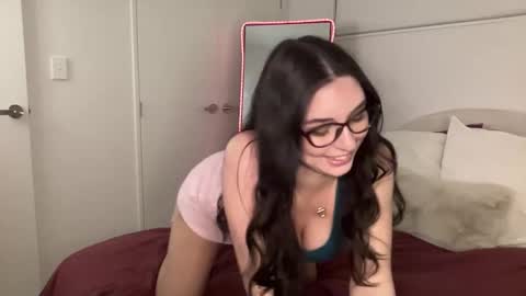 Molly online show from October 24, 2025, 1:24 am