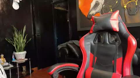 Snapshot of molotov_explosive chatting on February 2, 2026, 12:31 am Molotov online show from February 2, 2026, 12:31 am