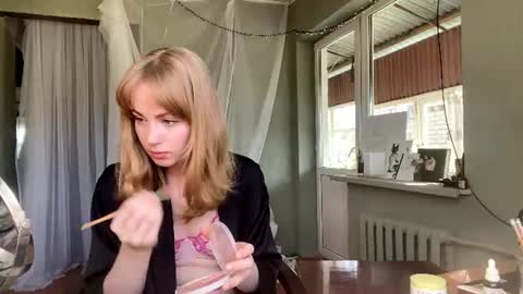 Snapshot of molyangel chatting on June 15, 2026, 1:24 pm Oksana online show from June 15, 2026, 1:24 pm