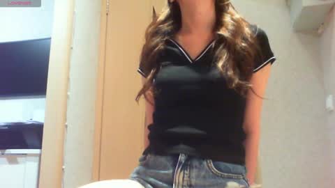 Snapshot of momentbeforedown chatting on October 12, 2025, 10:09 pm Hailey online show from October 12, 2025, 10:09 pm