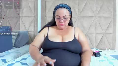 Snapshot of mommy_cute chatting on February 12, 2025, 3:51 am Jelitza online show from February 12, 2025, 3:51 am